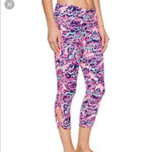 Lilly Pulitzer Luxletic Crop in Lobstah Roll XS